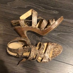 Nine West snake skin heel comes with free gift